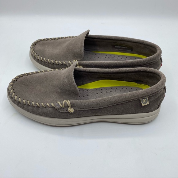 Minnetonka Taupe Gray Suede Moccasin‎ Loafers Size 6 Slip Ons - Picture 1 of 5